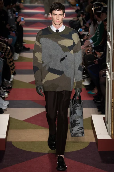 Look 28